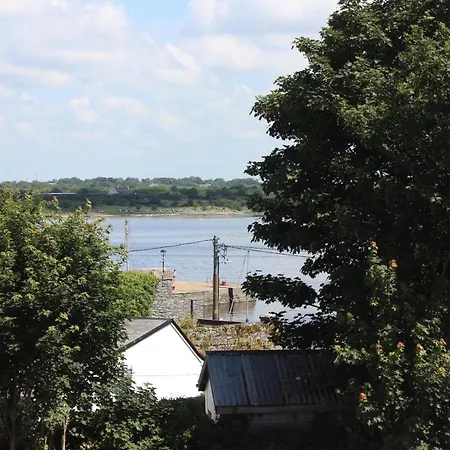Johnston House: Historic Village Retreat Apartment Kinvara