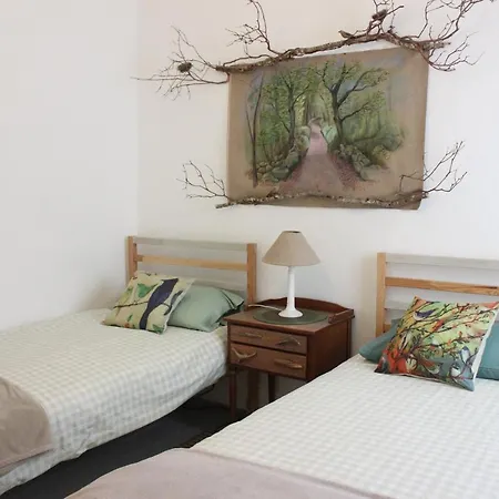 Johnston House: Historic Village Retreat * קינברה