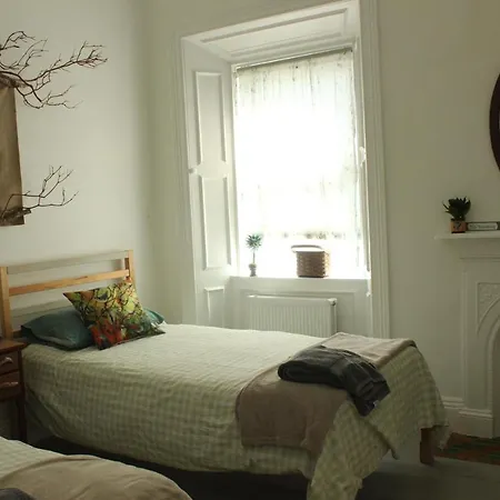 דירה Johnston House: Historic Village Retreat