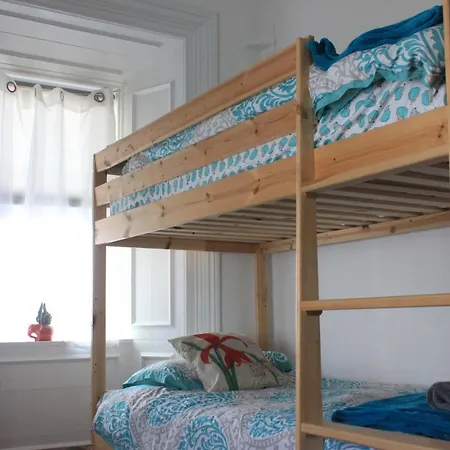 Johnston House: Historic Village Retreat *