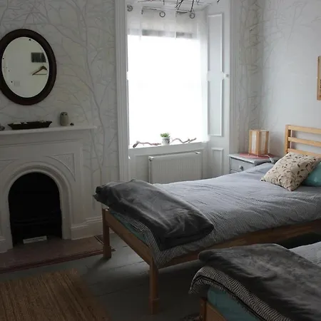 Johnston House: Historic Village Retreat Kinvara